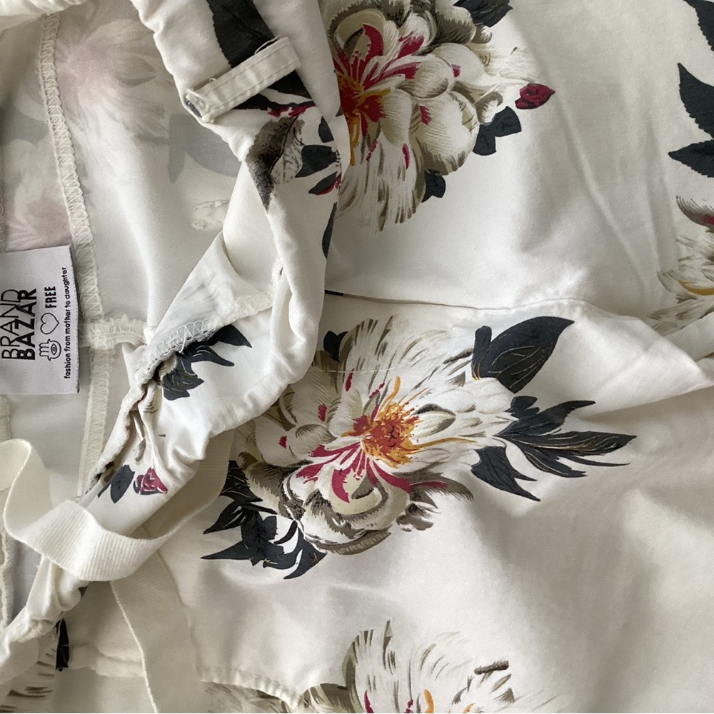 BRAND BAZAR FLORAL WHITE PANTS - Picture 8 of 10